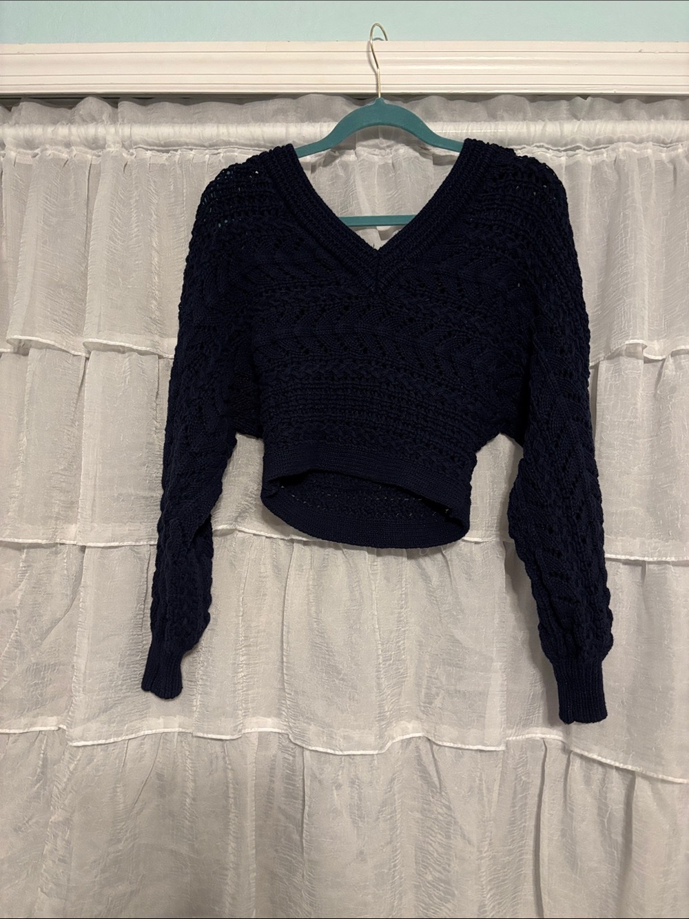 White House Black Market women’s cropped knit sparkly blue sweater size XS